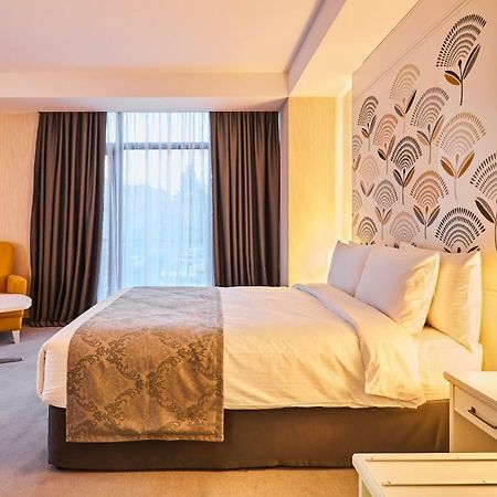 Gallery Palace Hotel Тбілісі Екстер'єр фото
