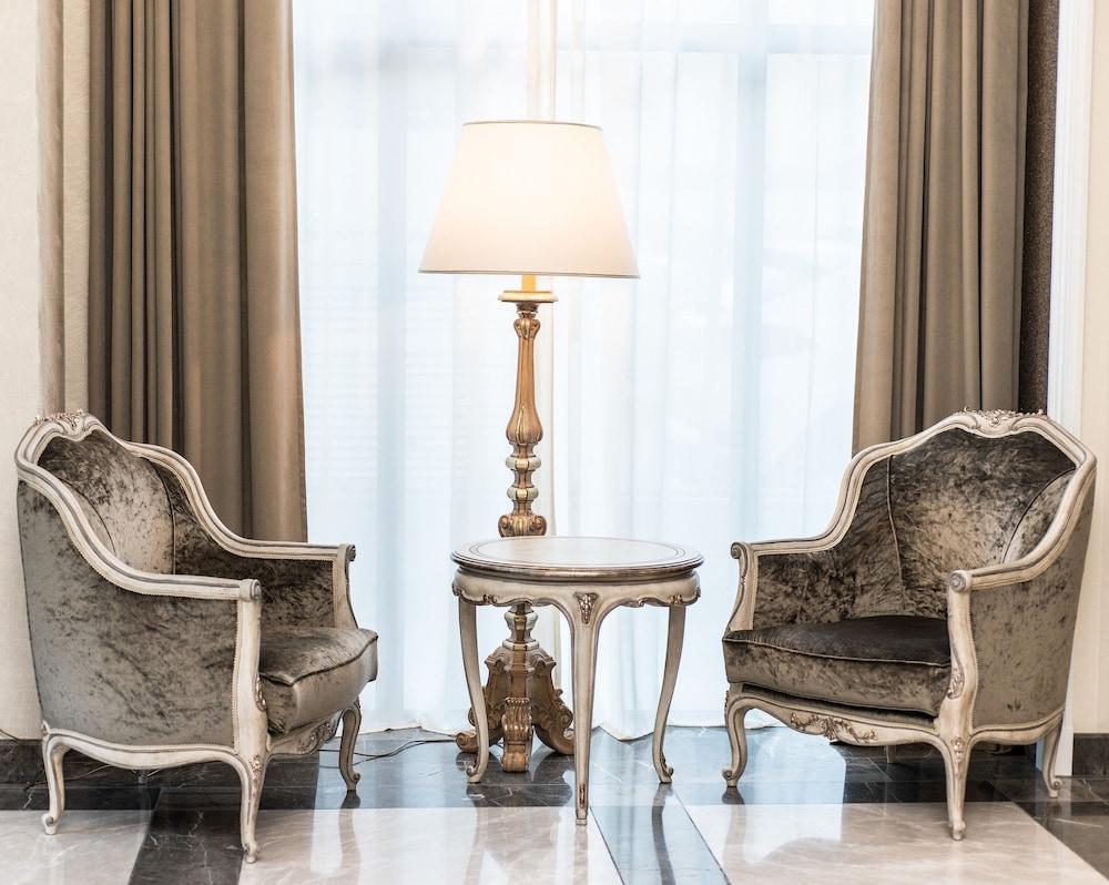 Gallery Palace Hotel Тбілісі Екстер'єр фото