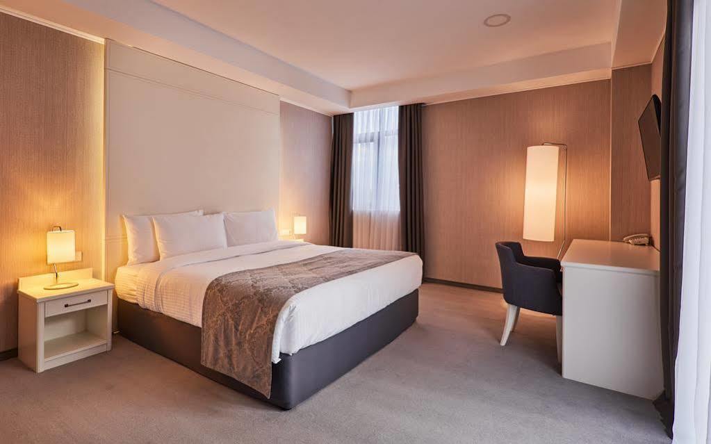 Gallery Palace Hotel Тбілісі Екстер'єр фото
