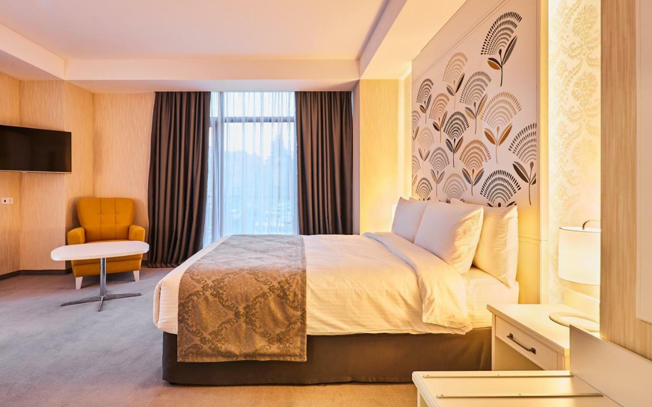 Gallery Palace Hotel Тбілісі Екстер'єр фото