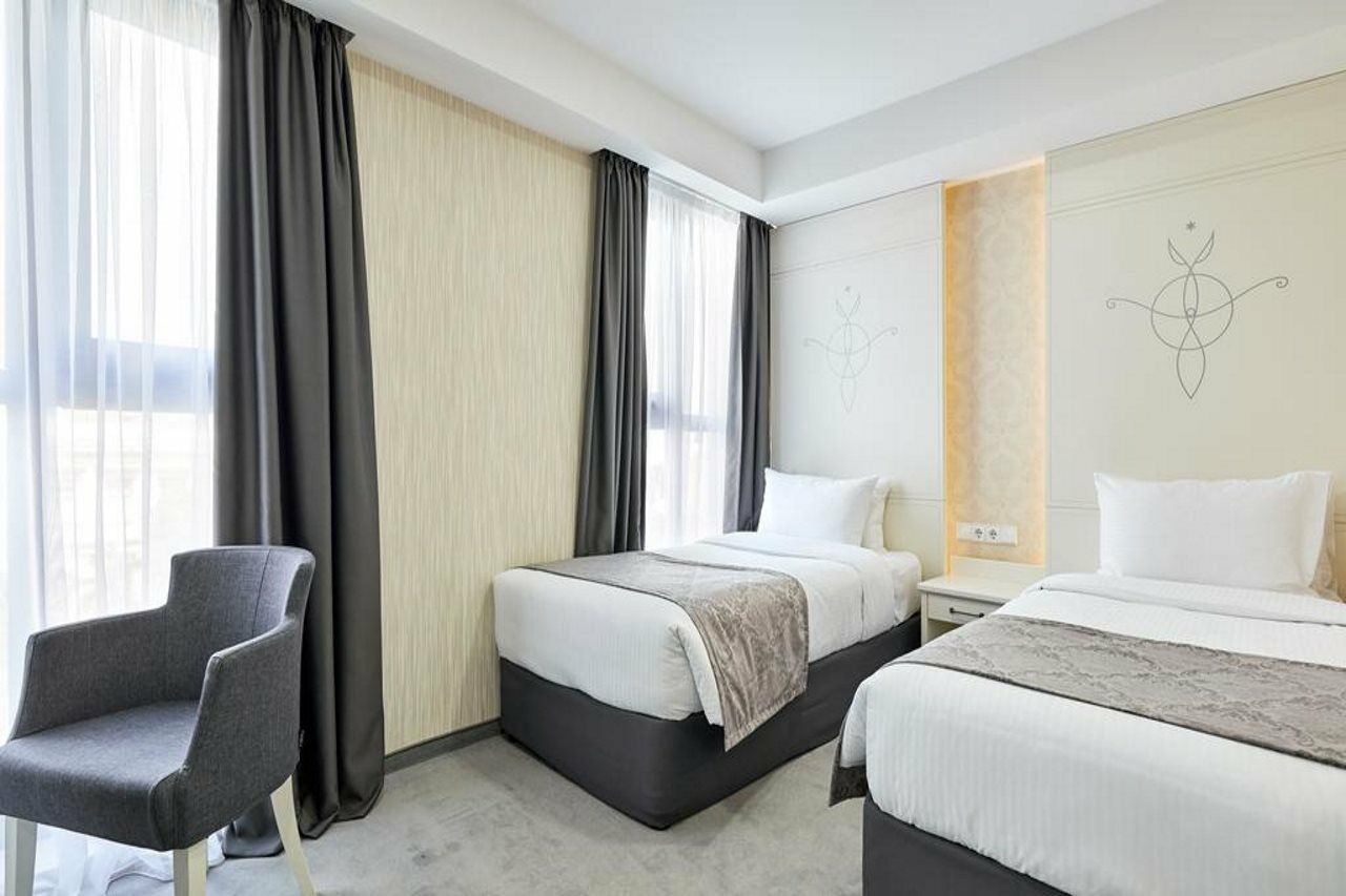 Gallery Palace Hotel Тбілісі Екстер'єр фото